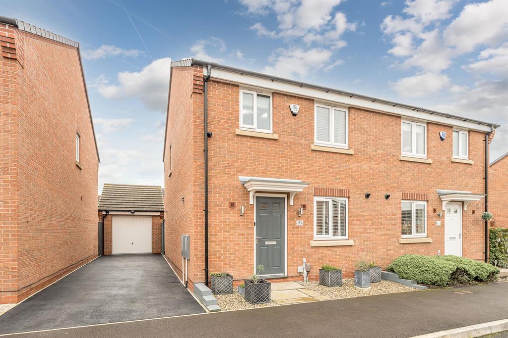 Field Sidings Way, Kingswinford, DY6 7AR 3 bed semidetached house for
