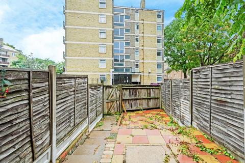 70 Columbia Road, London, E2 7NN