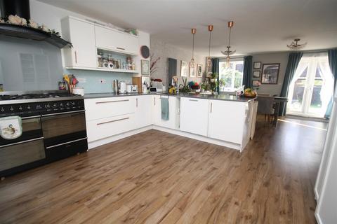 4 bedroom semi-detached house for sale - San Andres Drive, Bletchley, Milton Keynes