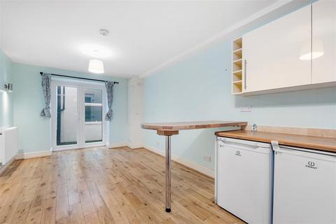 3 bedroom flat for sale, Westow Hill, SE19 Crystal Palace
