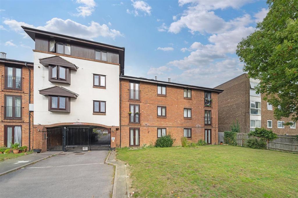 Brambling Court-11.JPG