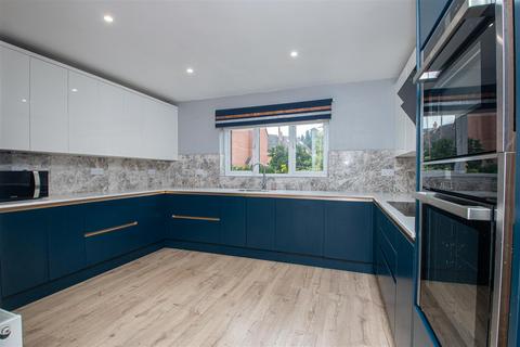 20 Clover Close, Loughton, Milton Keynes, MK5 8HA