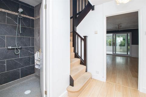 20 Clover Close, Loughton, Milton Keynes, MK5 8HA