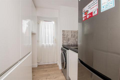 20 Clover Close, Loughton, Milton Keynes, MK5 8HA