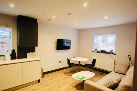 2 bedroom apartment to rent, Waverley Street, Nottingham