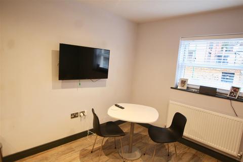 2 bedroom apartment to rent, Waverley Street, Nottingham