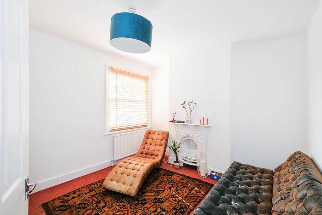 Warner Road, Walthamstow 3 bed flat £1,895 pcm (£437 pw)