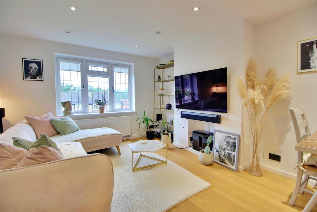 Monks Close, Enfield 2 bed for sale £450,000