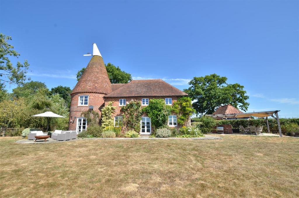 Roodlands Lane, Edenbridge TN8 3 bed equestrian property £1,300,000
