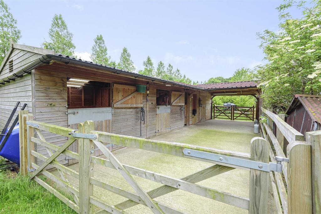 Stable &amp; Yard 2832.jpg