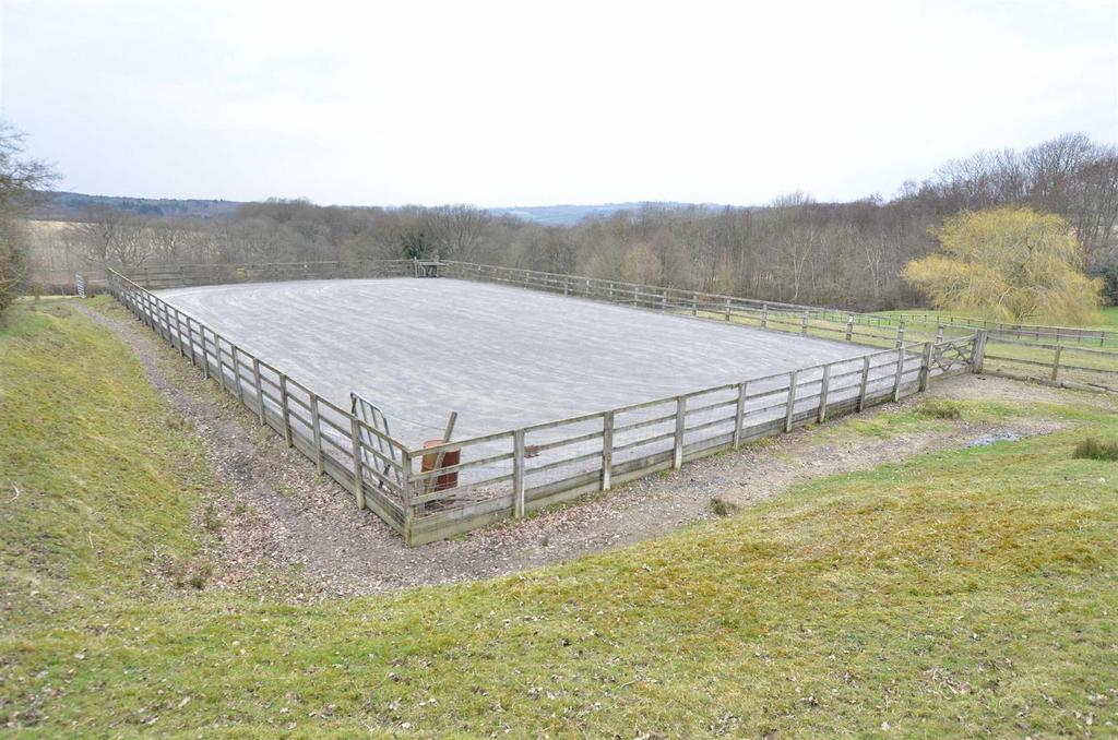Rock Hill, Staplecross Robertsbridge... 4 bed equestrian property £