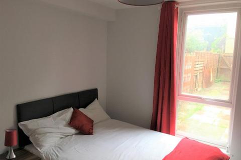 1 bedroom in a house share to rent, Blackmead - Room to let with en-suite