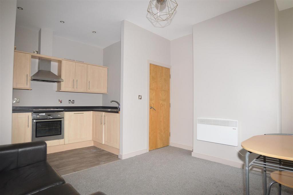 Highgate Mill Fold, Queensbury, Bradford 1 bed apartment £550 pcm (£