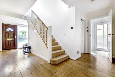10 Bradgate Close, Cuffley, Potters Bar, EN6 4RF