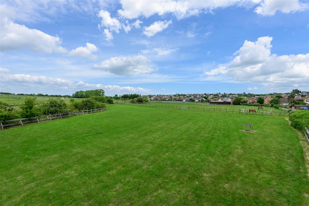 Scrapsgate Road, Minster on Sea ME12 4 bed equestrian property £965,000
