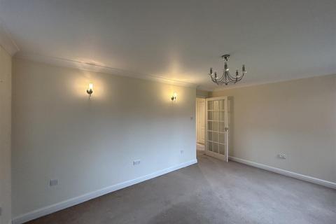 2 bedroom apartment to rent, Weston Close, Potters Bar EN6