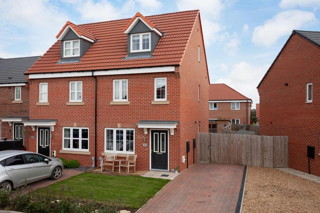 Sparrow Way, Milby Grange, Boroughbridge 3 bed semidetached house for