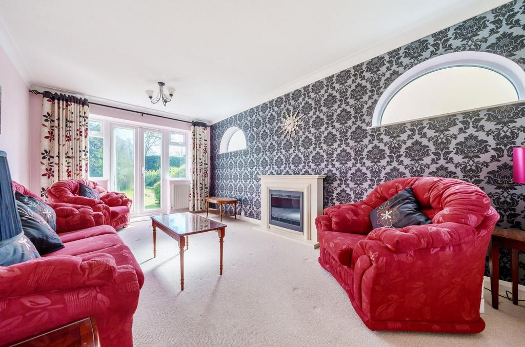 Pine Grove, Brookmans Park AL9 4 bed detached house £1,275,000
