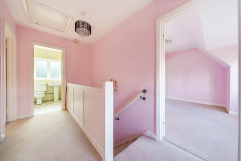 32 Pine Grove, Brookmans Park, Hatfield, AL9 7BS