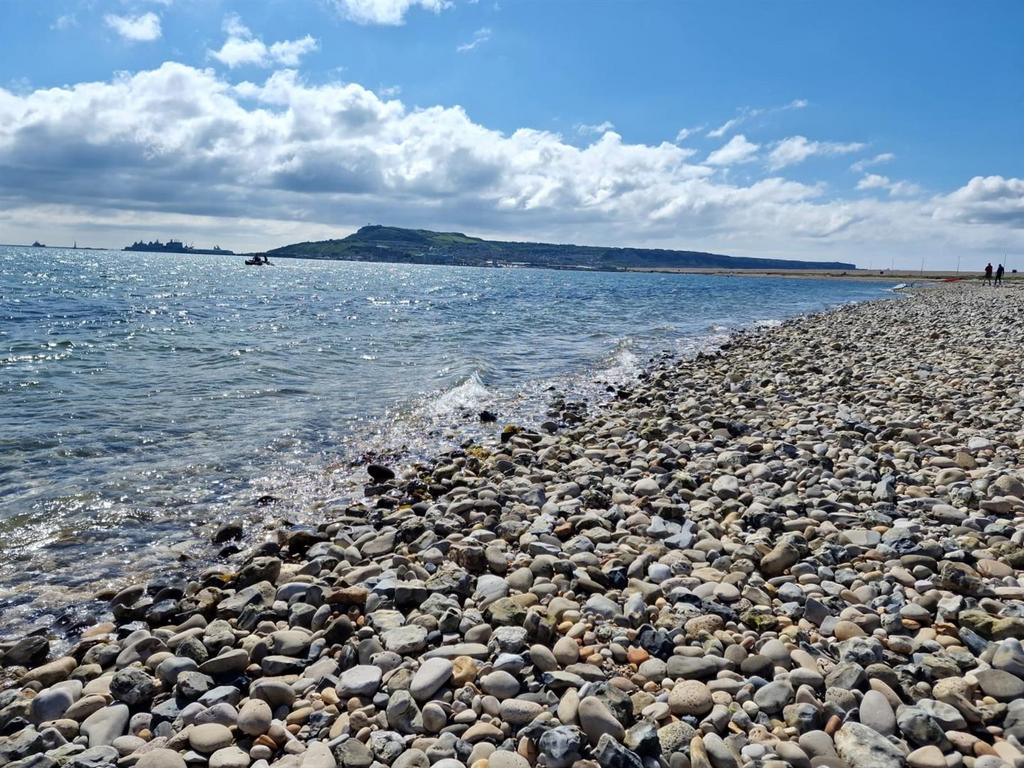 Chesil beach.jpg