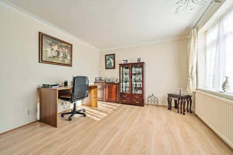 136 Brookside Crescent, Cuffley, Potters Bar, EN6 4QL