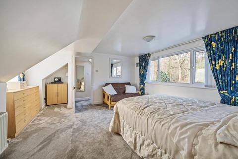 136 Brookside Crescent, Cuffley, Potters Bar, EN6 4QL