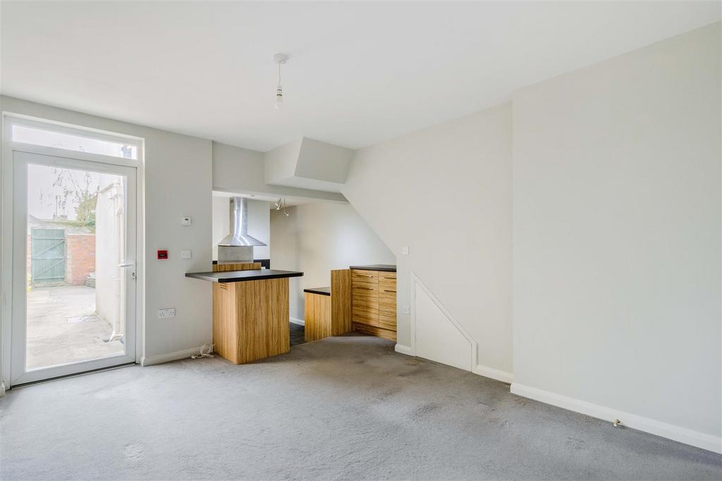 Lyndhurst Road, Worthing 2 bed flat for sale £230,000