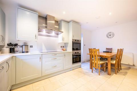 2a Glen Close, Polegate, BN26 5PG