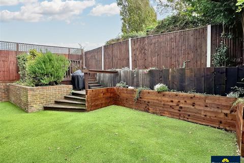2a Glen Close, Polegate, BN26 5PG