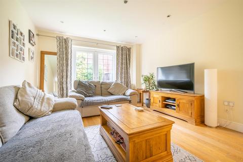 2a Glen Close, Polegate, BN26 5PG
