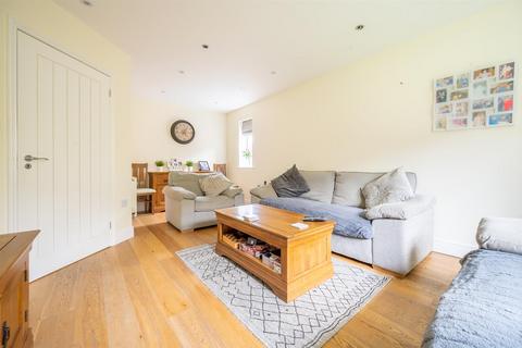 2a Glen Close, Polegate, BN26 5PG