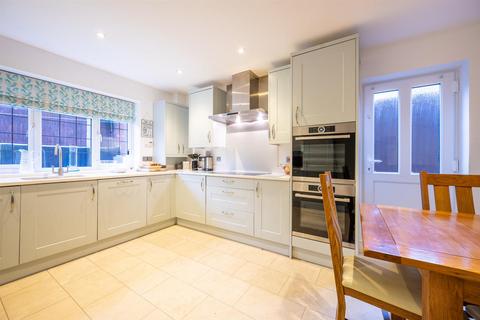 2a Glen Close, Polegate, BN26 5PG