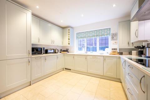 2a Glen Close, Polegate, BN26 5PG