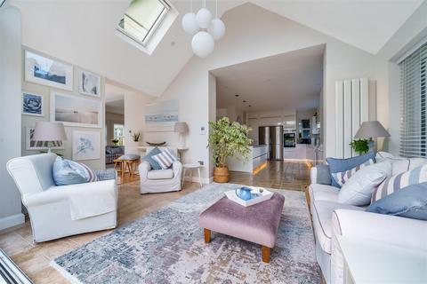 The Laynes Lickpot Hill, Elham, Canterbury, CT4 6TY