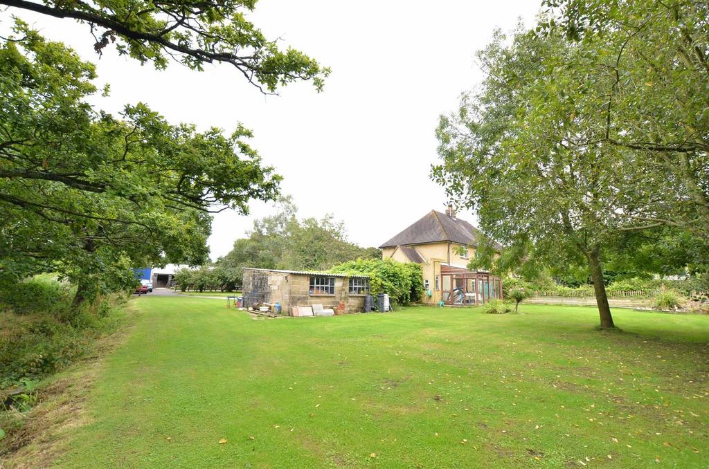 Worthing Road, Dial Post, Horsham RH13 3 bed equestrian property £655,000