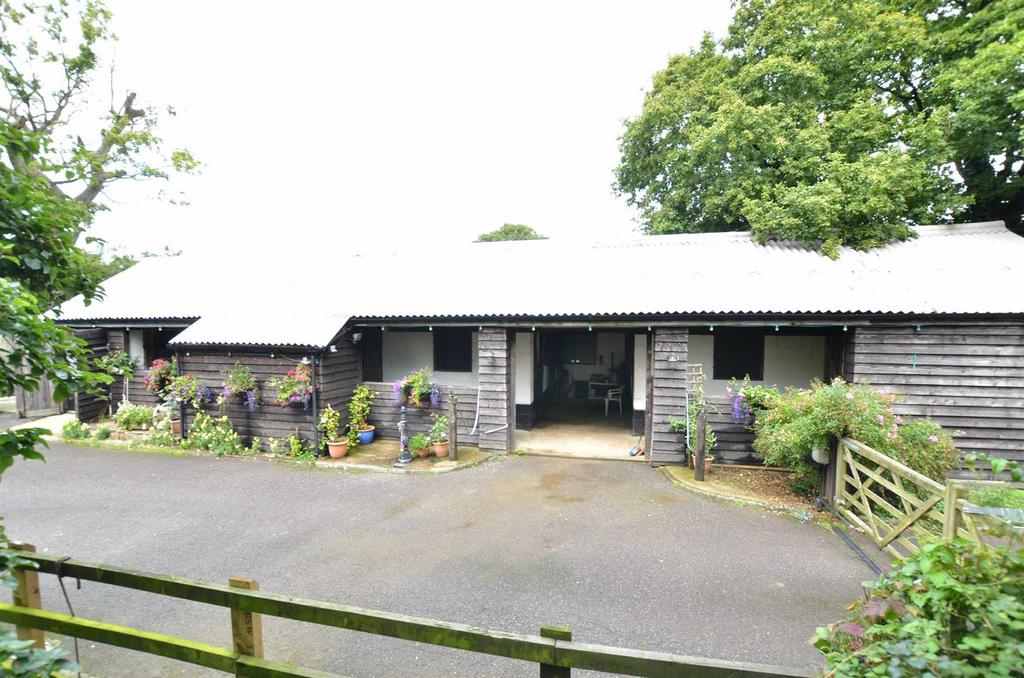 Worthing Road, Dial Post, Horsham RH13 3 bed equestrian property £655,000
