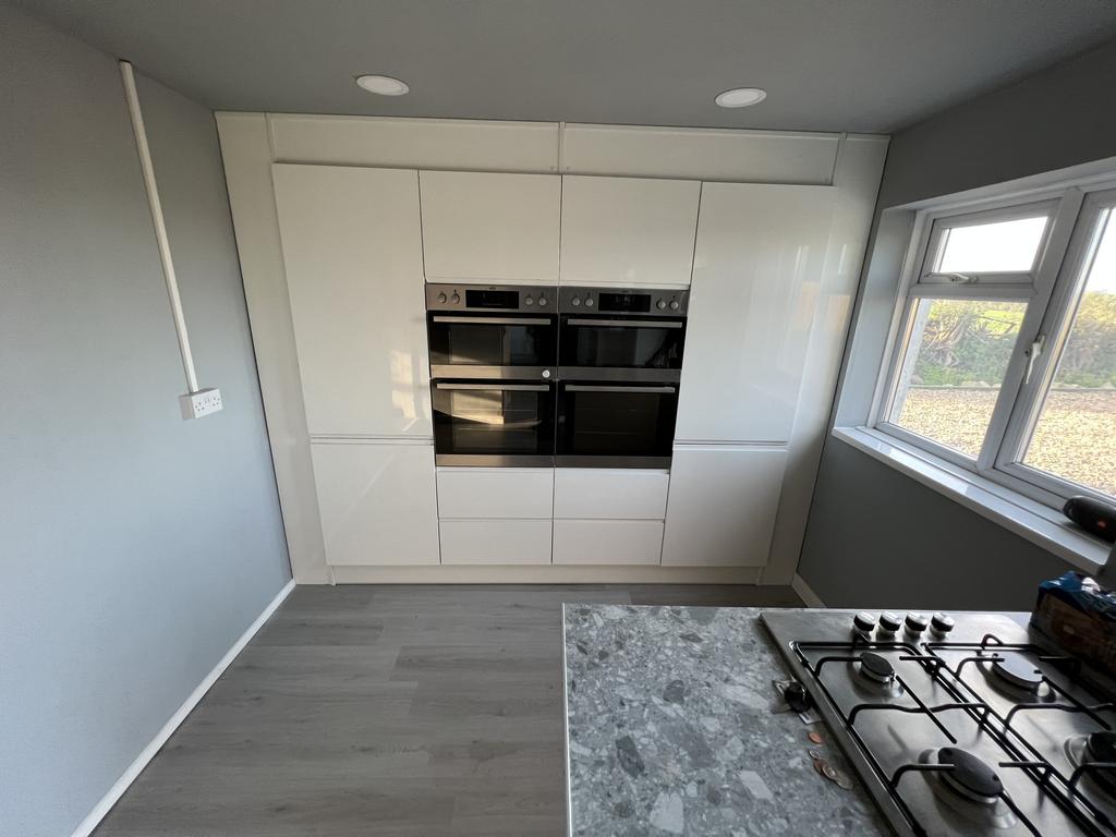 Modern Kitchen/Breakfast Room