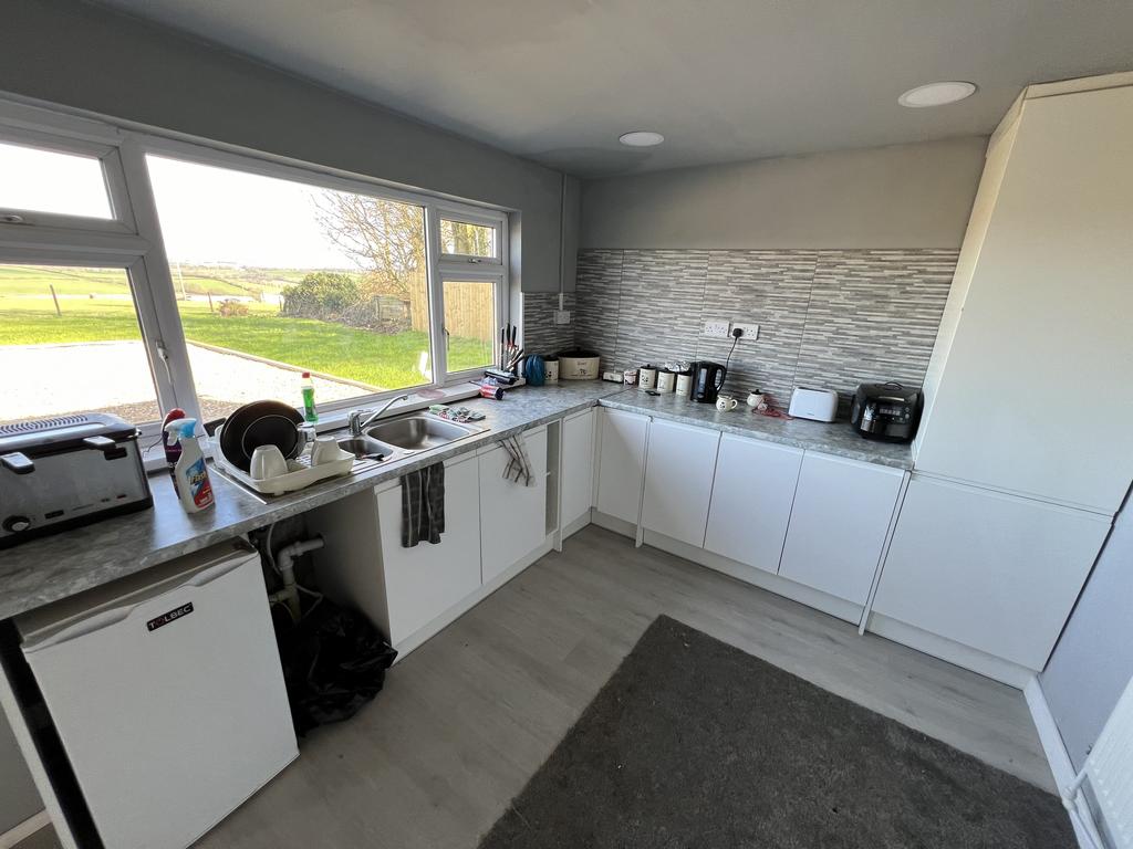 Modern Kitchen/Breakfast Room