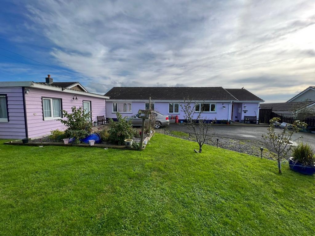 Pennant, Nr.Aberaeron, Ceredigion, SY23 4 bed bungalow for sale £425,000