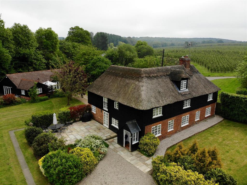 Fox Lane, Nr Faversham ME13 7 bed equestrian property £1,395,000