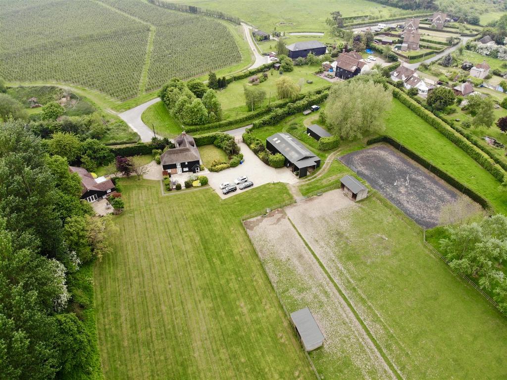 Fox Lane, Nr Faversham ME13 7 bed equestrian property £1,395,000