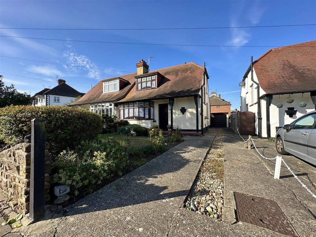Somerset Avenue, WestcliffOnSea 2 bed semidetached bungalow £400,000