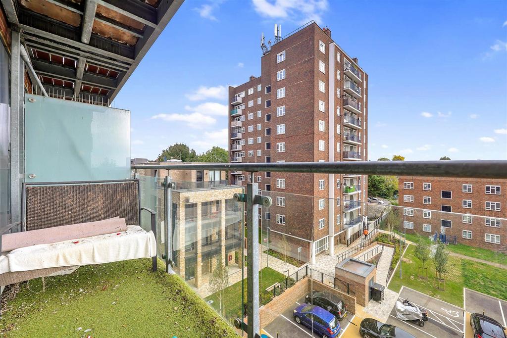 Donnington Road, London NW10 1 bed flat for sale £275,000