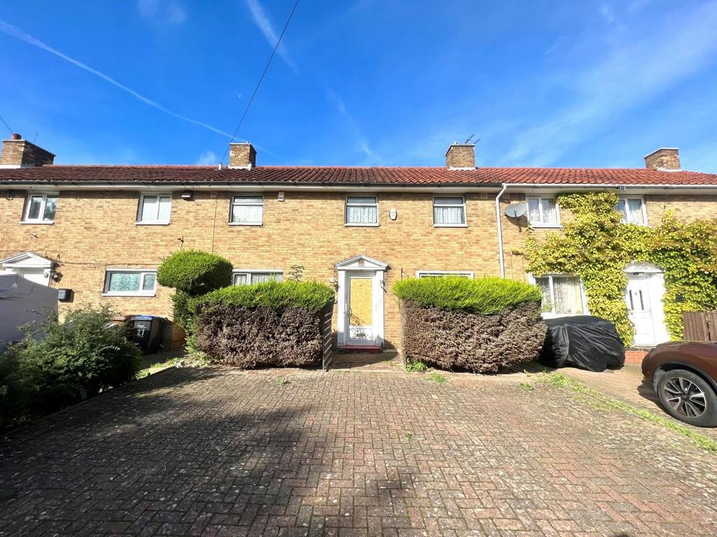 Windrush Way, Kings Heath, Northampton NN5 3 bed terraced house for