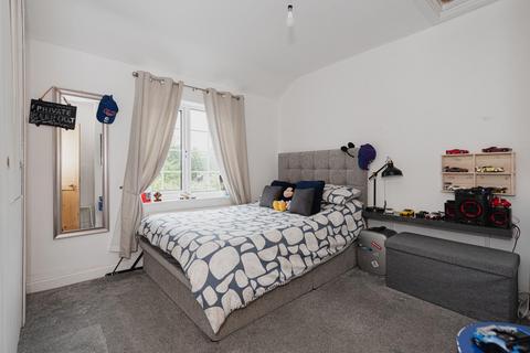 28 Meadow Walk, Epsom, KT17 2EB