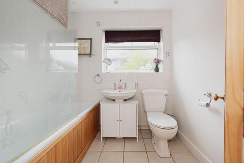 28 Meadow Walk, Epsom, KT17 2EB