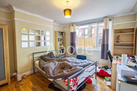 undefined, Buckingham Avenue, Hyde Park, Leeds