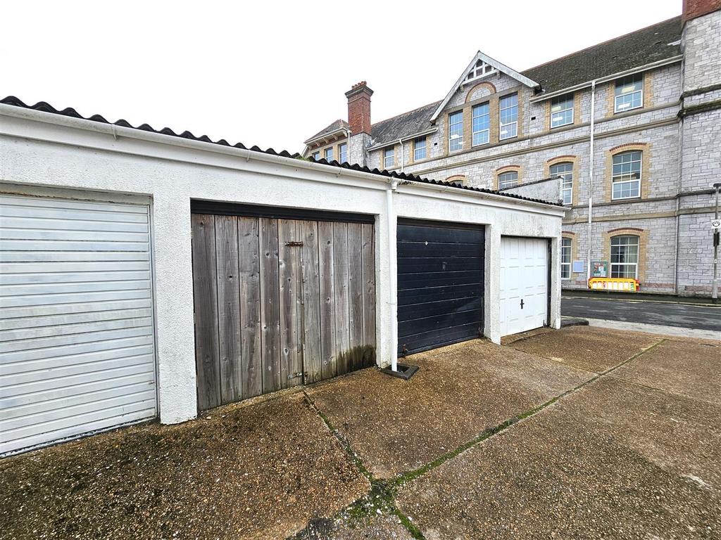 Garage.jpg