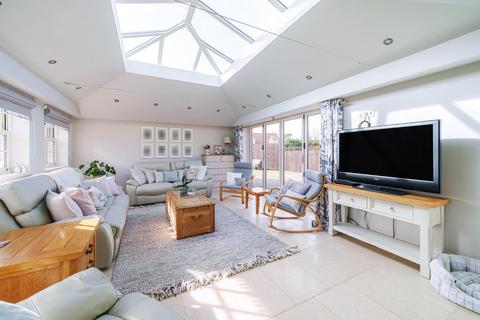 4 bedroom detached house for sale, Elmstone House, Low Street, Carlton, DN14 9LP