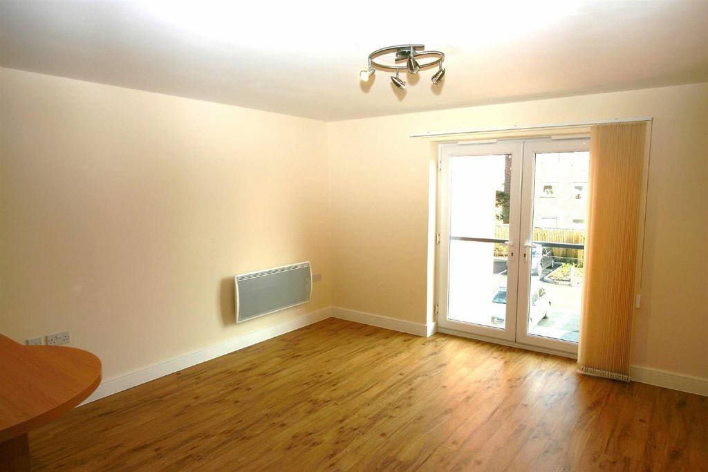 Stone Street, Oldbury 2 bed apartment to rent £900 pcm (£208 pw)
